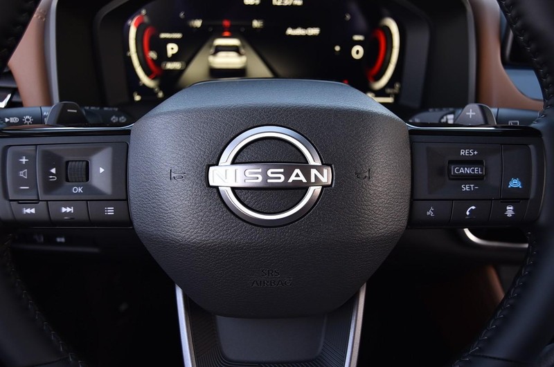Nissan Rogue Vehicle Image 23