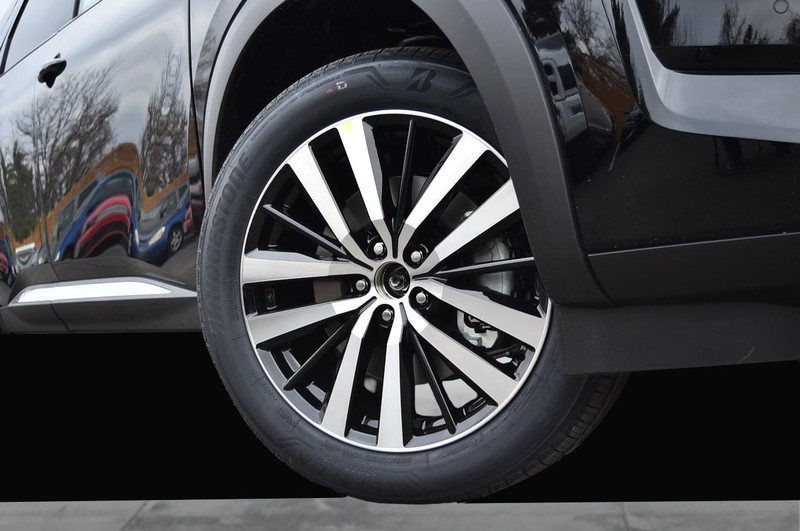 Nissan Pathfinder Vehicle Image 03