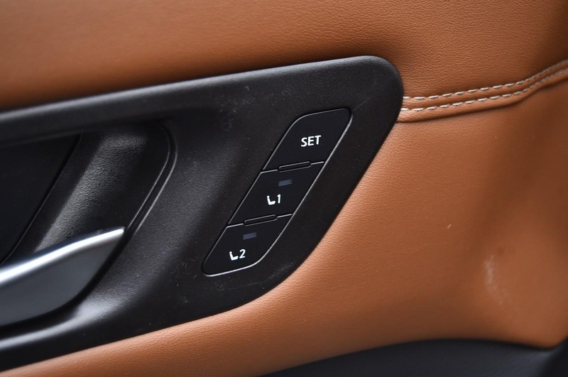 Nissan Pathfinder Vehicle Image 10