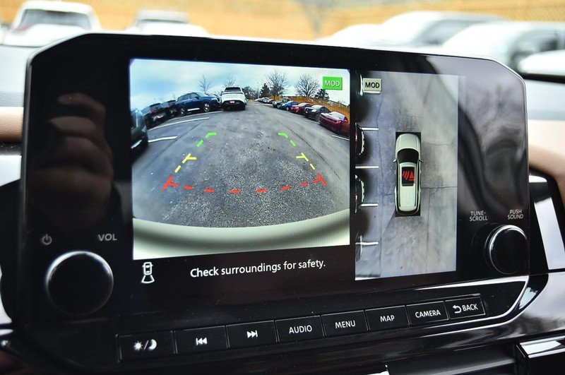 Nissan Pathfinder Vehicle Image 14