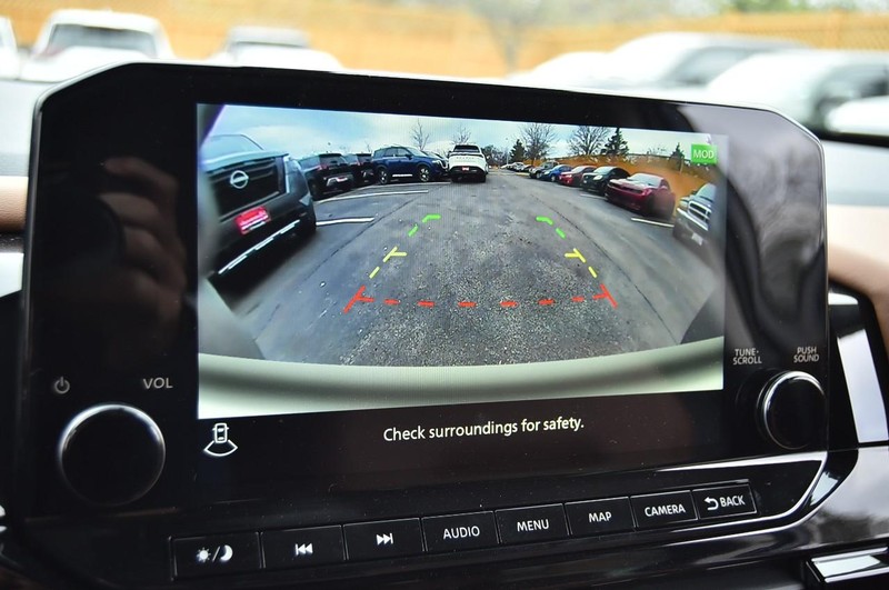 Nissan Pathfinder Vehicle Image 16