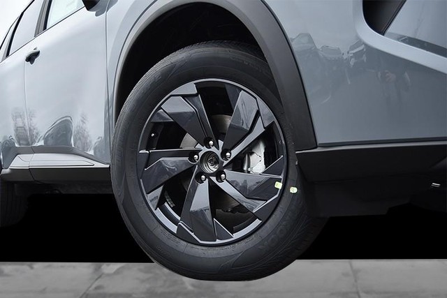 Nissan Rogue Vehicle Image 03