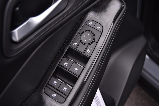 Nissan Rogue Vehicle Image 09