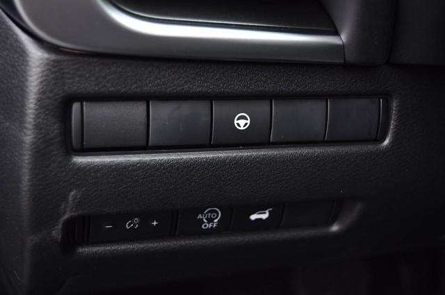 Nissan Rogue Vehicle Image 11