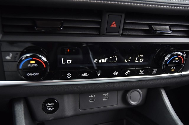 Nissan Rogue Vehicle Image 15