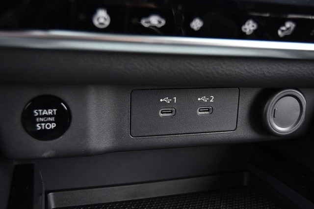 Nissan Rogue Vehicle Image 16