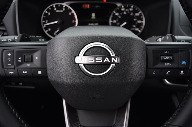 Nissan Rogue Vehicle Image 18