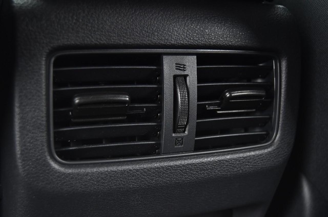 Nissan Rogue Vehicle Image 22