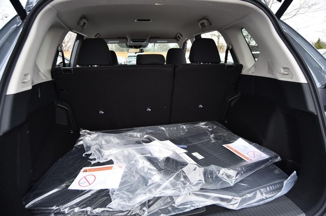 Nissan Rogue Vehicle Image 24