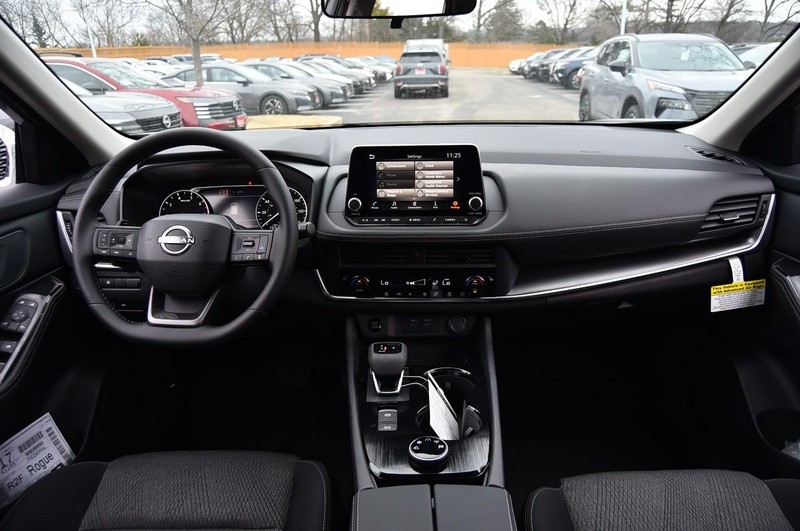 Nissan Rogue Vehicle Image 08