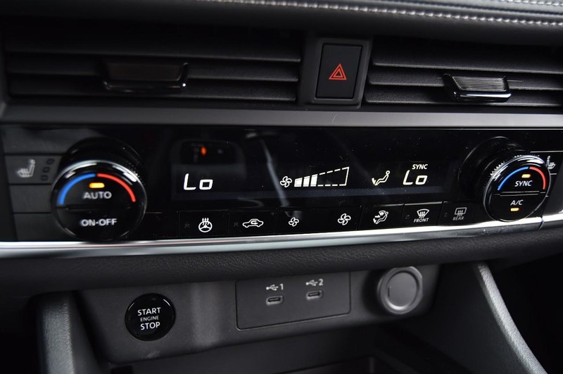 Nissan Rogue Vehicle Image 15