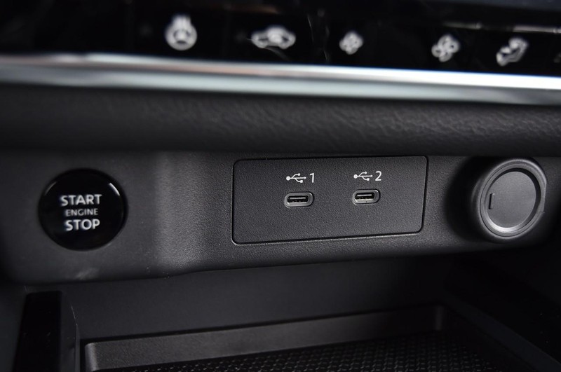 Nissan Rogue Vehicle Image 16