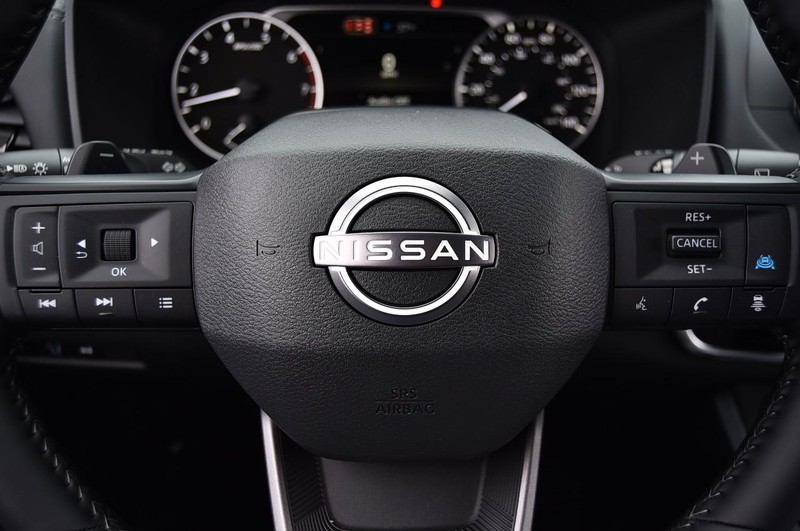 Nissan Rogue Vehicle Image 18