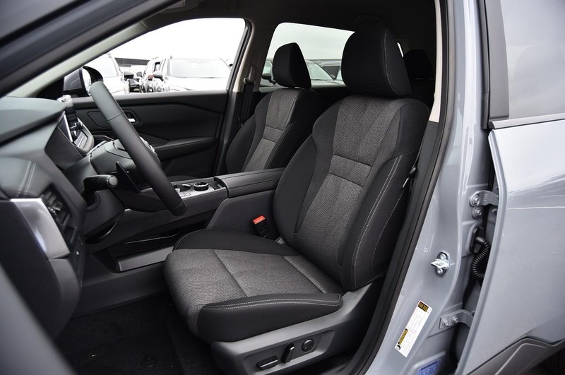 Nissan Rogue Vehicle Image 19