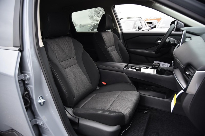 Nissan Rogue Vehicle Image 20