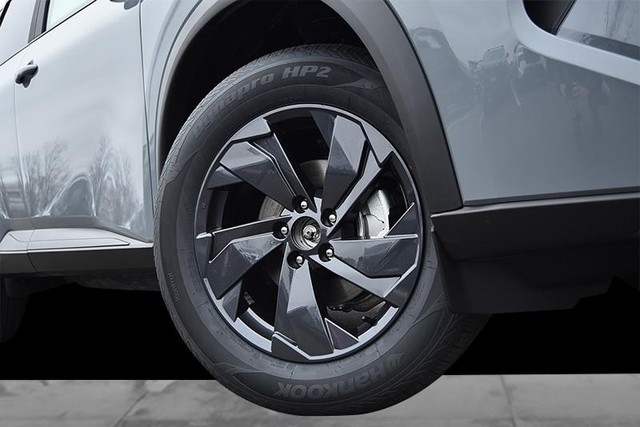 Nissan Rogue Vehicle Image 03