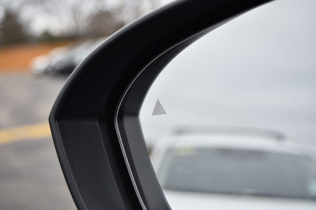 Nissan Rogue Vehicle Image 10