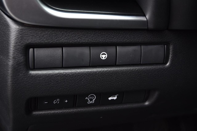 Nissan Rogue Vehicle Image 11