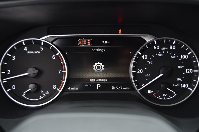 Nissan Rogue Vehicle Image 12