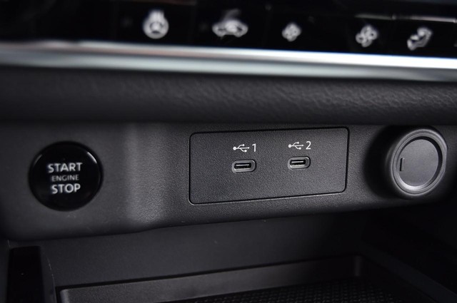 Nissan Rogue Vehicle Image 16