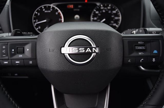 Nissan Rogue Vehicle Image 18