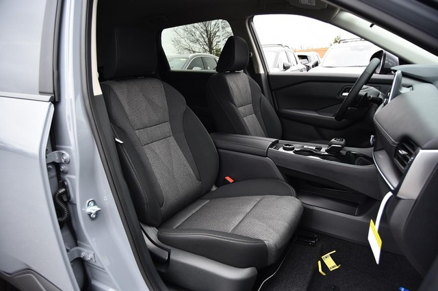 Nissan Rogue Vehicle Image 20