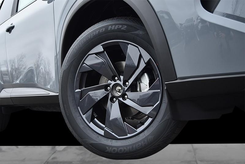 Nissan Rogue Vehicle Image 03