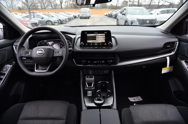 Nissan Rogue Vehicle Image 08