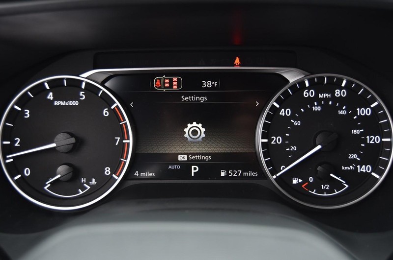 Nissan Rogue Vehicle Image 12