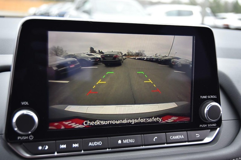 Nissan Rogue Vehicle Image 13