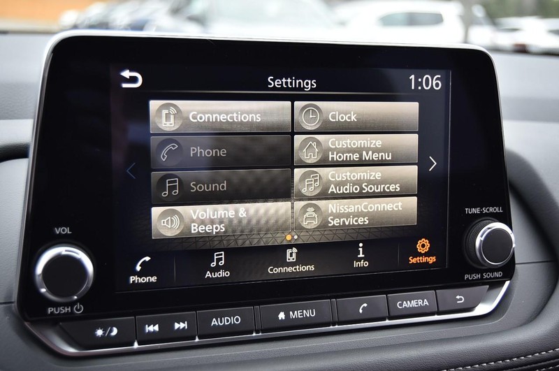 Nissan Rogue Vehicle Image 14