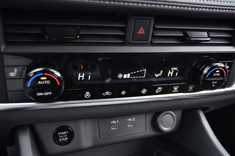 Nissan Rogue Vehicle Image 15