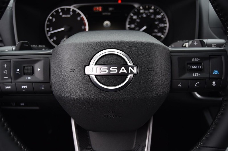 Nissan Rogue Vehicle Image 18