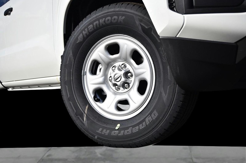 Nissan Frontier Vehicle Image 03