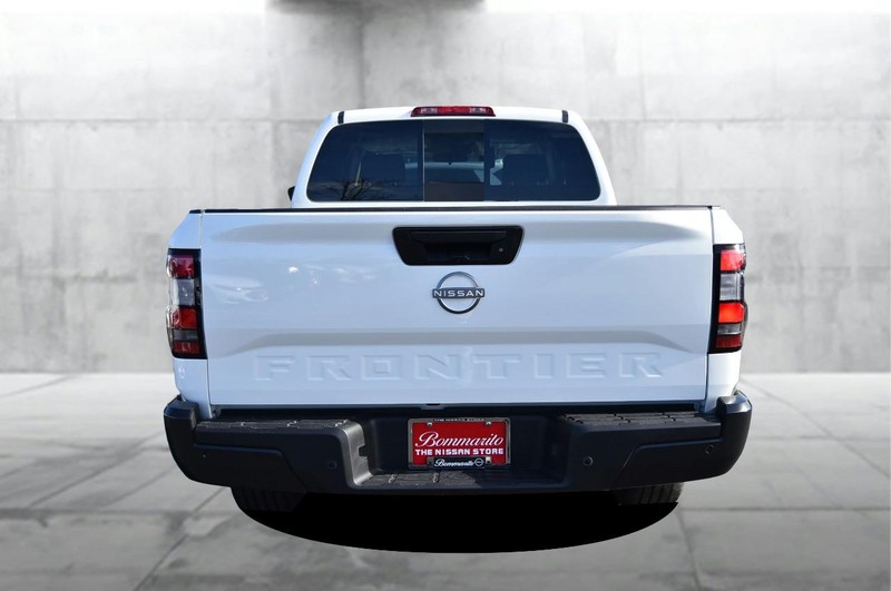 Nissan Frontier Vehicle Image 06