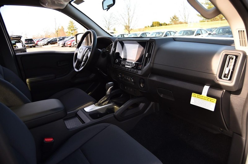 Nissan Frontier Vehicle Image 10