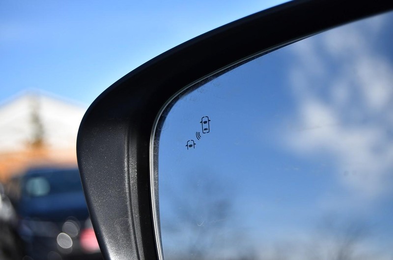 Nissan Frontier Vehicle Image 13