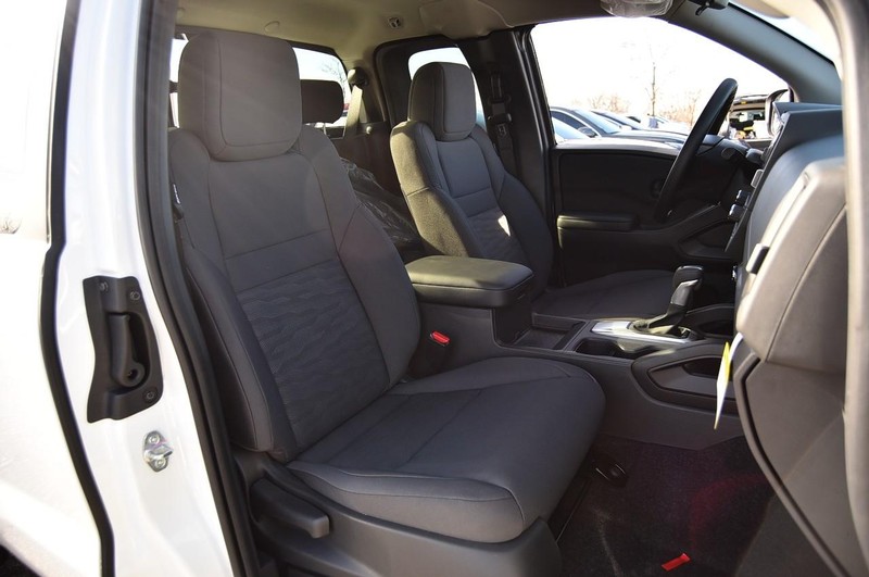 Nissan Frontier Vehicle Image 23