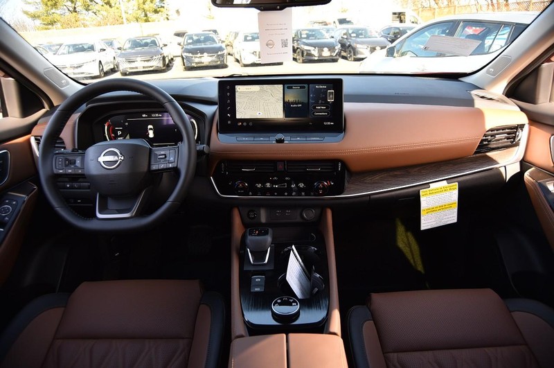 Nissan Rogue Vehicle Image 08