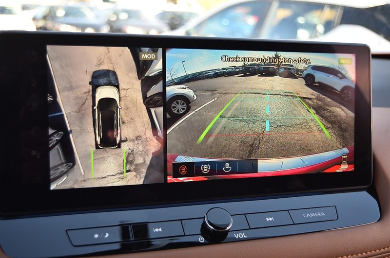 Nissan Rogue Vehicle Image 14