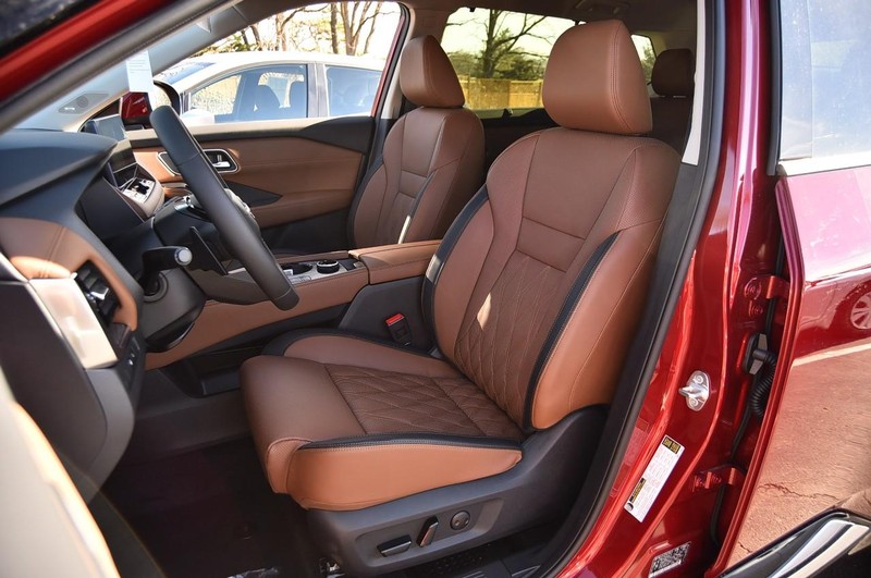 Nissan Rogue Vehicle Image 24