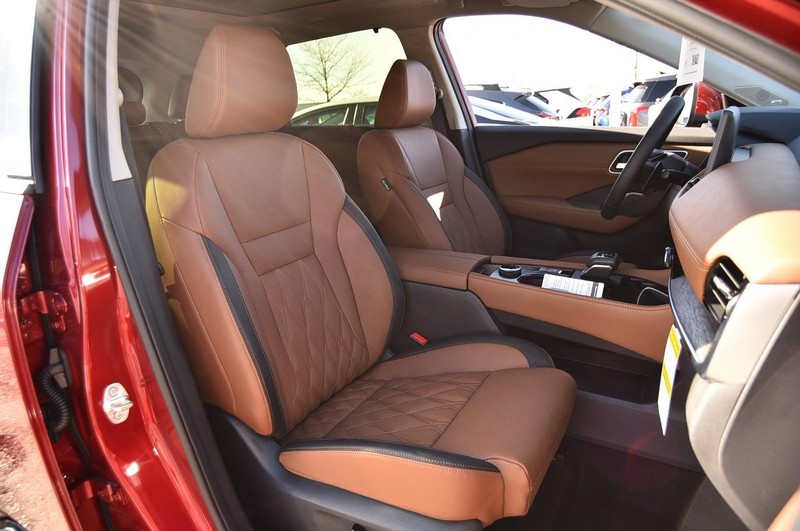 Nissan Rogue Vehicle Image 25