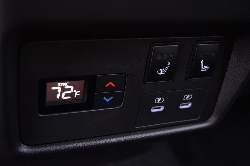 Nissan Rogue Vehicle Image 29