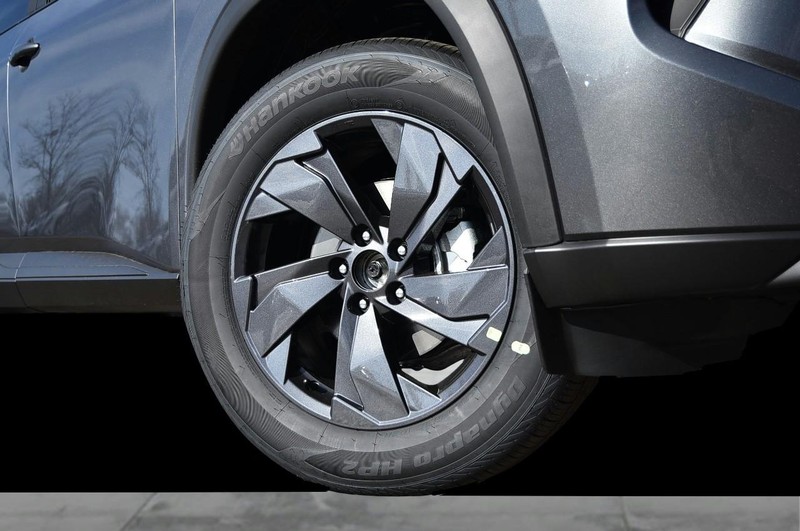 Nissan Rogue Vehicle Image 03