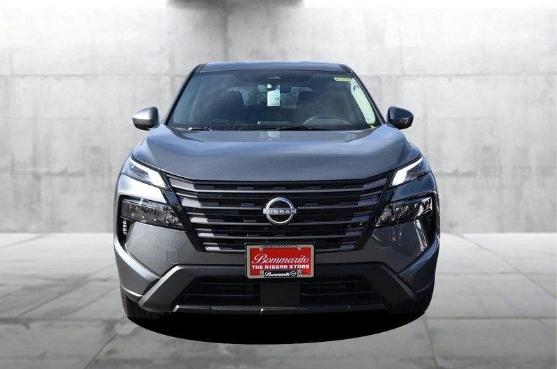 Nissan Rogue Vehicle Image 04
