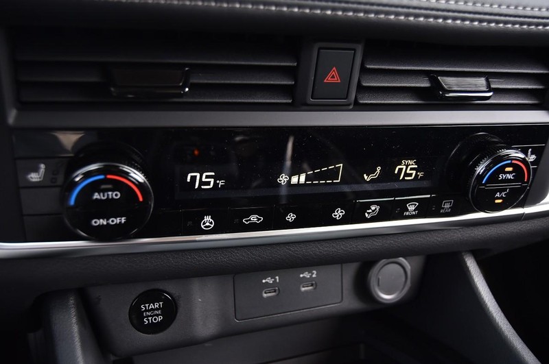 Nissan Rogue Vehicle Image 15