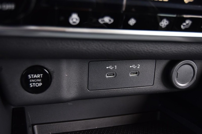 Nissan Rogue Vehicle Image 16