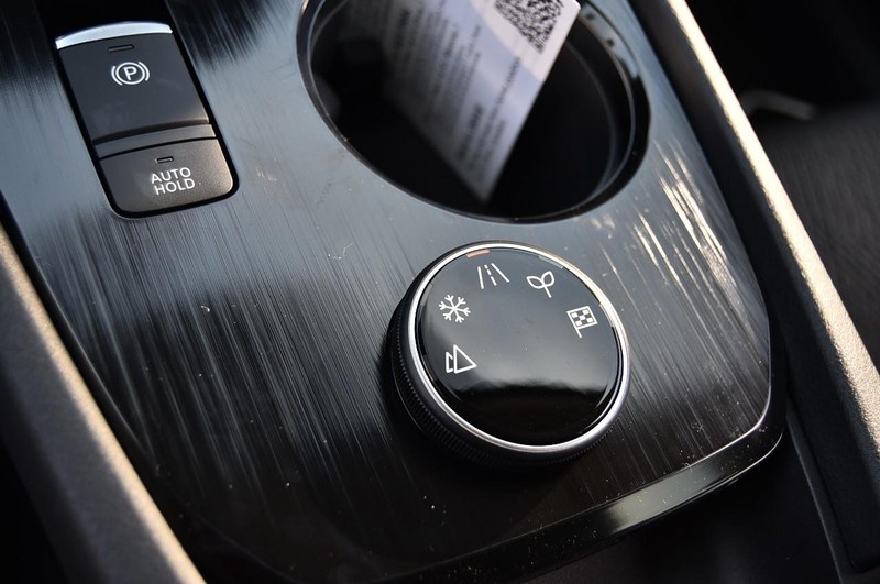 Nissan Rogue Vehicle Image 17