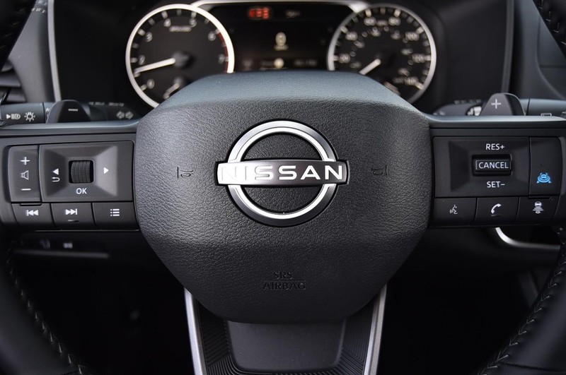 Nissan Rogue Vehicle Image 18