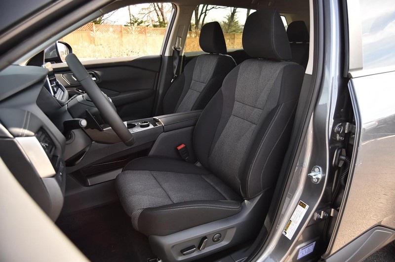 Nissan Rogue Vehicle Image 19